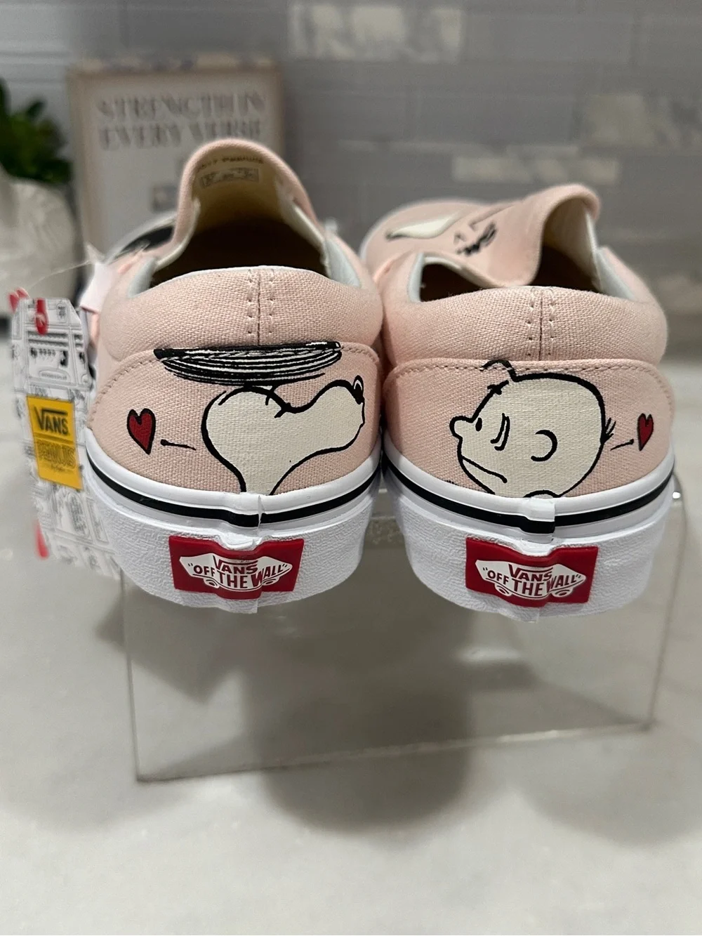 Vans Kids Peanuts Slip-On Sneakers in Light Pink with Snoopy & Lucy size 6